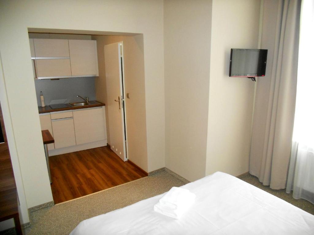 Hotel Srodmiejski Zielona Góra Habitación foto